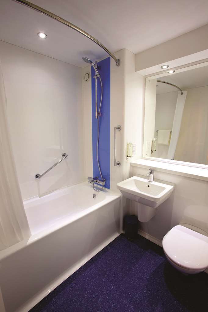 Travelodge Walton On Thames الغرفة الصورة